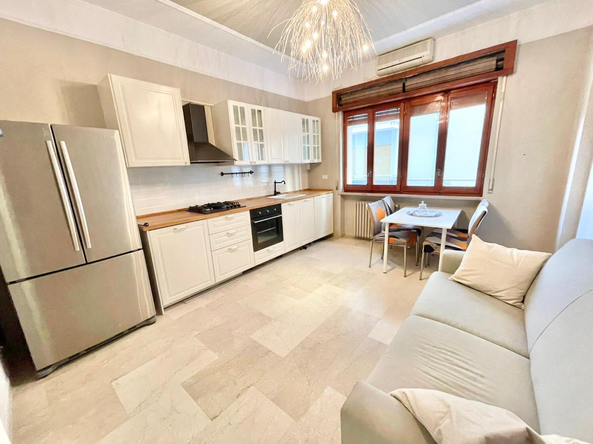 Regina Elena Apartments Пескара Екстер'єр фото