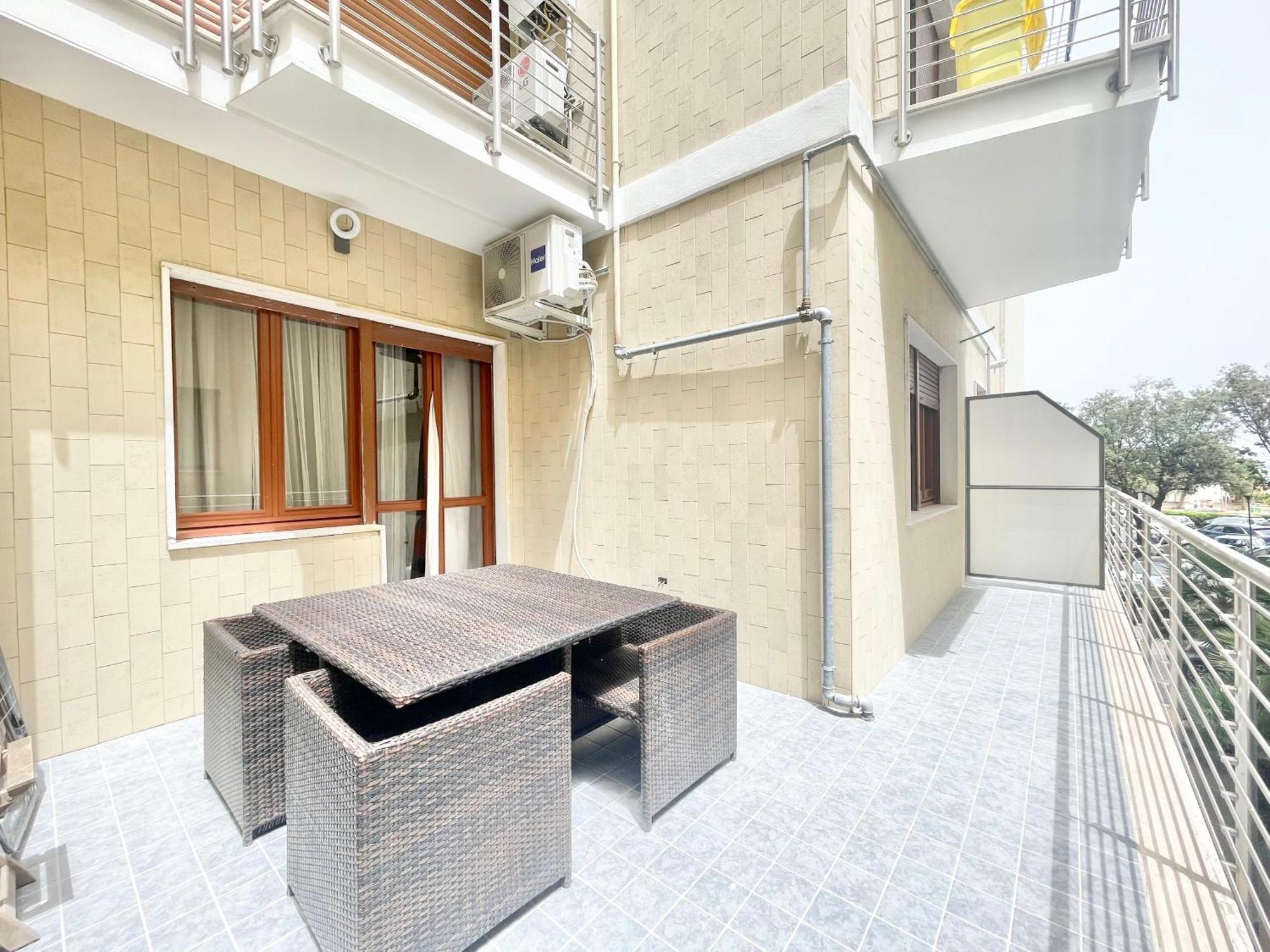 Regina Elena Apartments Пескара Екстер'єр фото
